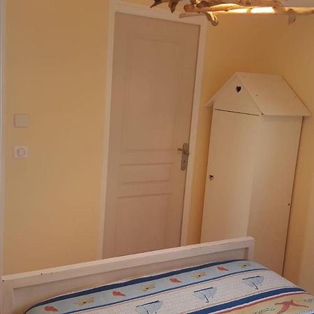 Maisonnette Bois Flottes Salles  Bagian luar foto